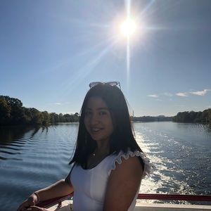 Meet your Posher, Yessenia